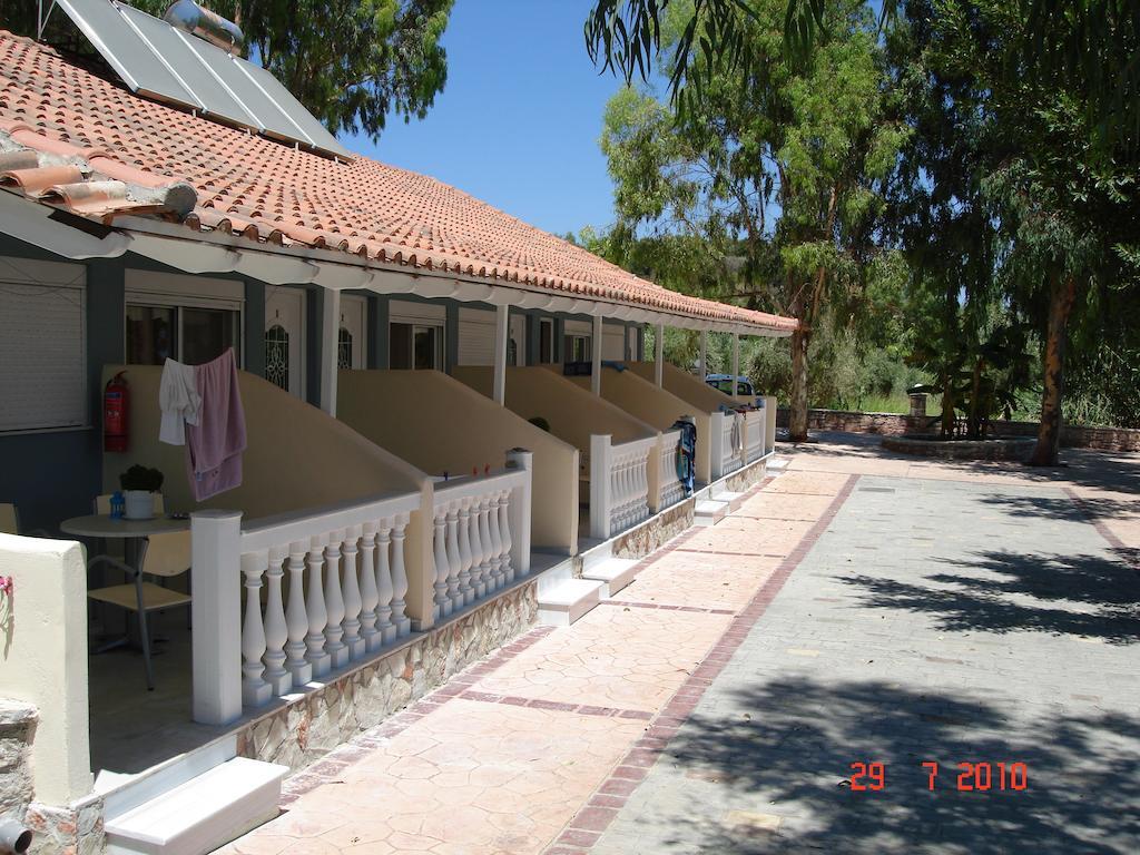 Pansion Koroni Hotel Exterior photo